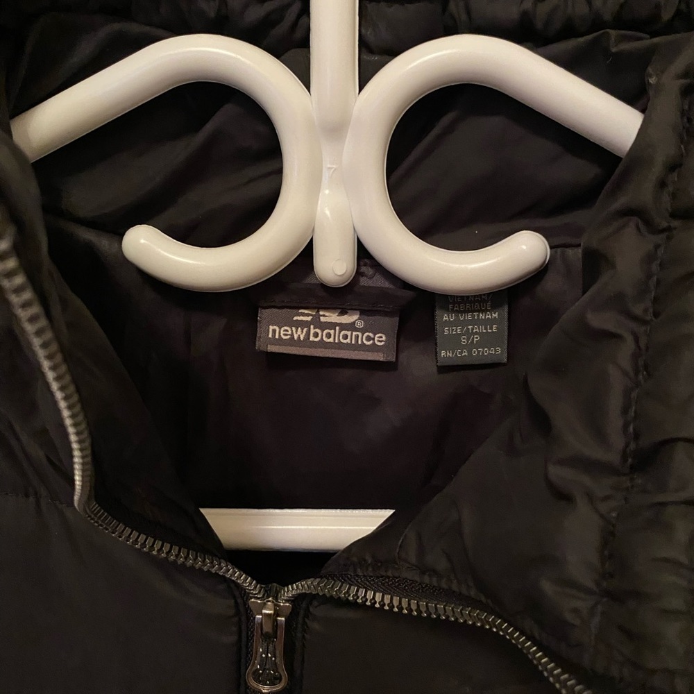 New Balance black light puffer size S - Picture 3 of 4